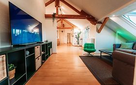 Spacious Penthouse With Ac And Free Parking Steps Away From The Central Station